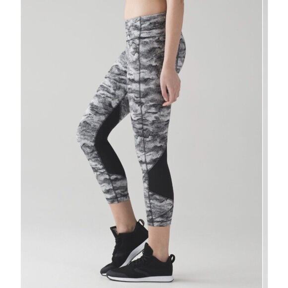 Lululemon Pace Rival Crop Tights 22” Luxtreme Hazy Days Black White sz 6 / S - Picture 4 of 15